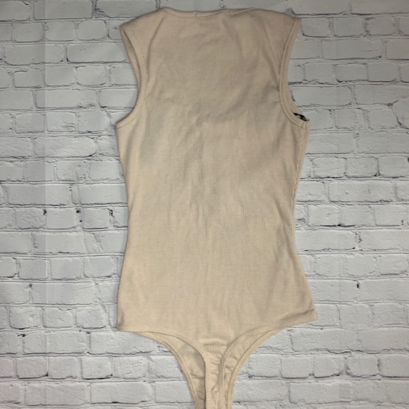 Missguided nude button front ribbed bodysuit - Picture 4 of 5